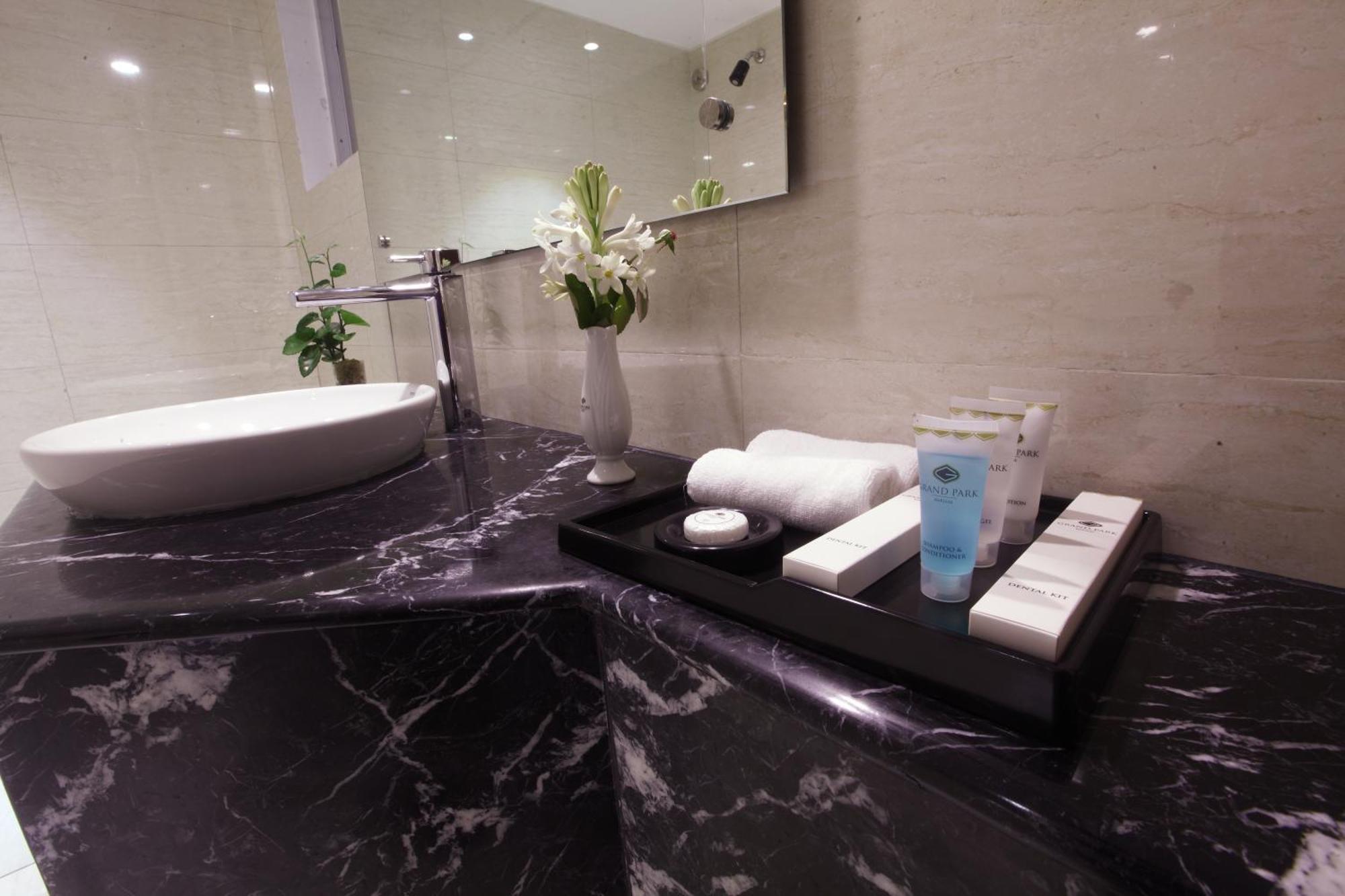 Hotel Grand Park Barishal ภายนอก รูปภาพ